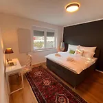 Imzaro: Erdgeschoss, 2 Schlafzimmer Schlafsofa, Eigener Eingang, Grosse Terrasse Mit Garten! *