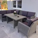 Imzaro: Erdgeschoss, 2 Schlafzimmer Schlafsofa, Eigener Eingang, Grosse Terrasse Mit Garten!