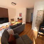 Imzaro: Erdgeschoss, 2 Schlafzimmer Schlafsofa, Eigener Eingang, Grosse Terrasse Mit Garten! アパート シュピッタール・アン・デア・ドラウ