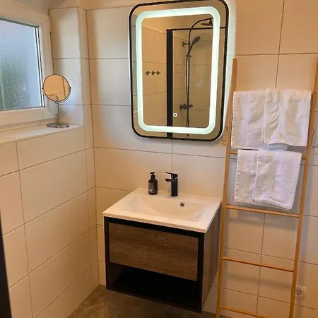 아파트 Imzaro: Erdgeschoss, 2 Schlafzimmer Schlafsofa, Eigener Eingang, Grosse Terrasse Mit Garten!