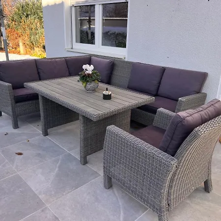 Imzaro: Erdgeschoss, 2 Schlafzimmer Schlafsofa, Eigener Eingang, Grosse Terrasse Mit Garten!