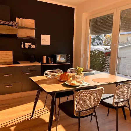 Apartment Imzaro: Erdgeschoss, 2 Schlafzimmer Schlafsofa, Eigener Eingang, Grosse Terrasse Mit Garten! Spittal an der Drau