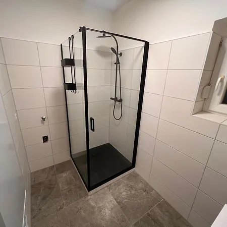 Imzaro: Erdgeschoss, 2 Schlafzimmer Schlafsofa, Eigener Eingang, Grosse Terrasse Mit Garten! سبيتال ان دير دراو