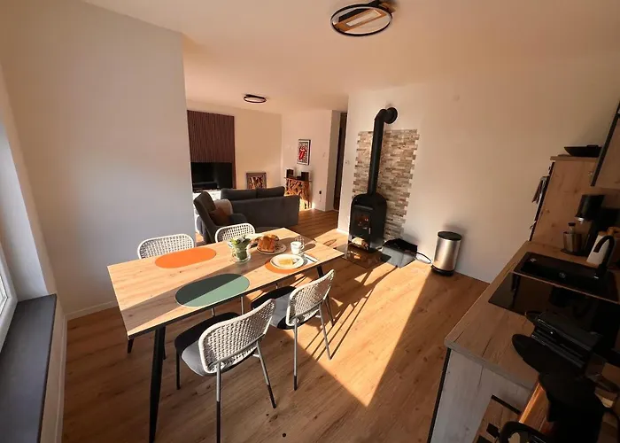Apartament Imzaro: Erdgeschoss, 2 Schlafzimmer Schlafsofa, Eigener Eingang, Grosse Terrasse Mit Garten! *