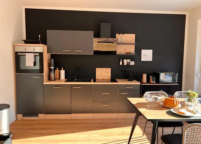 Imzaro: Erdgeschoss, 2 Schlafzimmer Schlafsofa, Eigener Eingang, Grosse Terrasse Mit Garten! Apartament