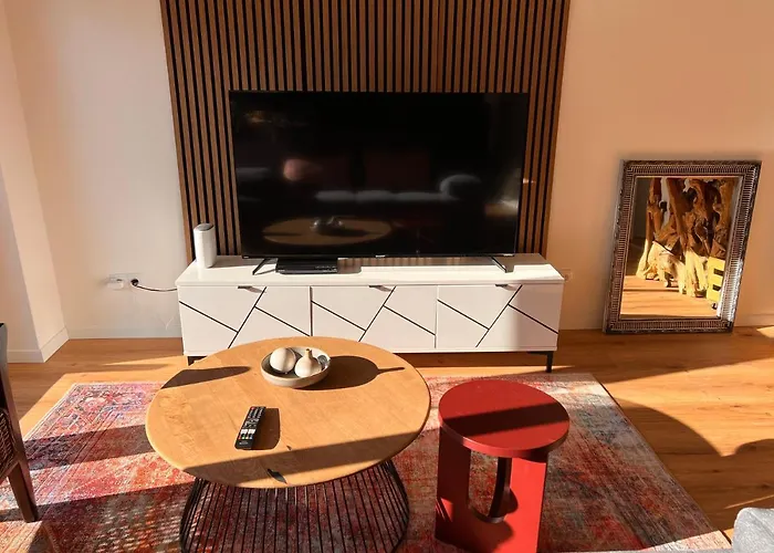 Imzaro: Erdgeschoss, 2 Schlafzimmer Schlafsofa, Eigener Eingang, Grosse Terrasse Mit Garten! Spittal an der Drau