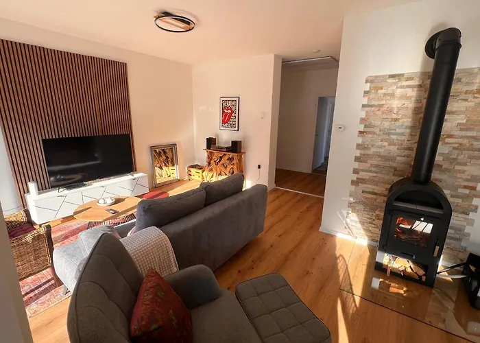 Imzaro: Erdgeschoss, 2 Schlafzimmer Schlafsofa, Eigener Eingang, Grosse Terrasse Mit Garten! Apartament Spittal an der Drau